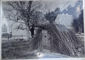 Selbstgebaute Hütte